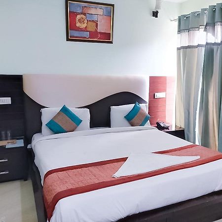 Dadri Roomshala 110 Hotel Mulaqaat - Shiv Nadar University מראה חיצוני תמונה