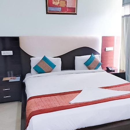 Dadri Roomshala 110 Hotel Mulaqaat - Shiv Nadar University מראה חיצוני תמונה