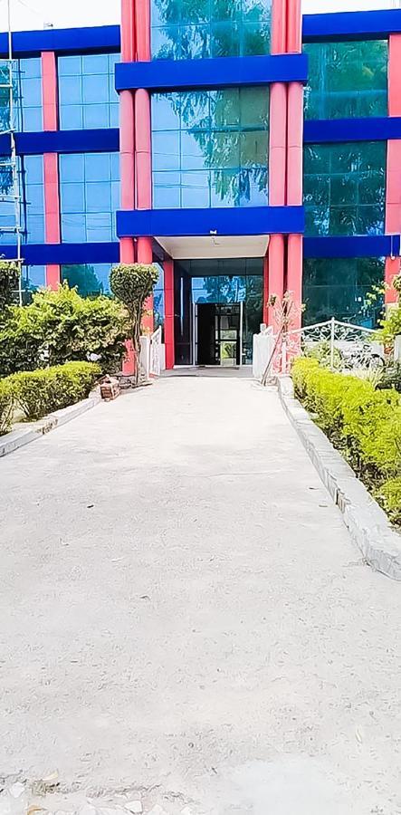 Dadri Roomshala 110 Hotel Mulaqaat - Shiv Nadar University מראה חיצוני תמונה
