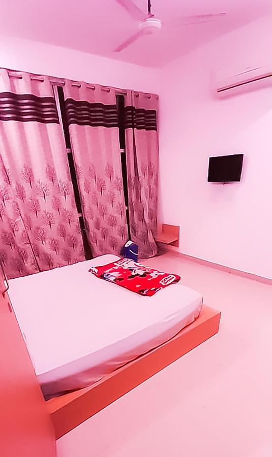 Dadri Roomshala 110 Hotel Mulaqaat - Shiv Nadar University מראה חיצוני תמונה