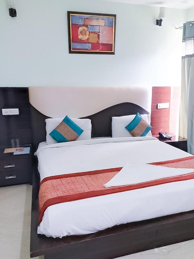Dadri Roomshala 110 Hotel Mulaqaat - Shiv Nadar University מראה חיצוני תמונה